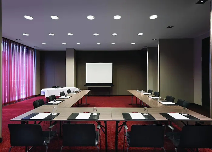 Aparthotel Adina Frankfurt Neue Oper 4*